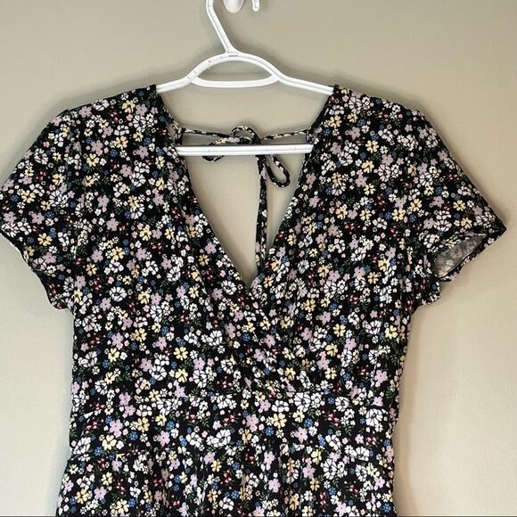 Divided H&M Black Floral Romper Size Medium - Picture 3 of 13